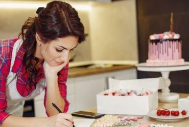 Tips on setting up a cake delivery business